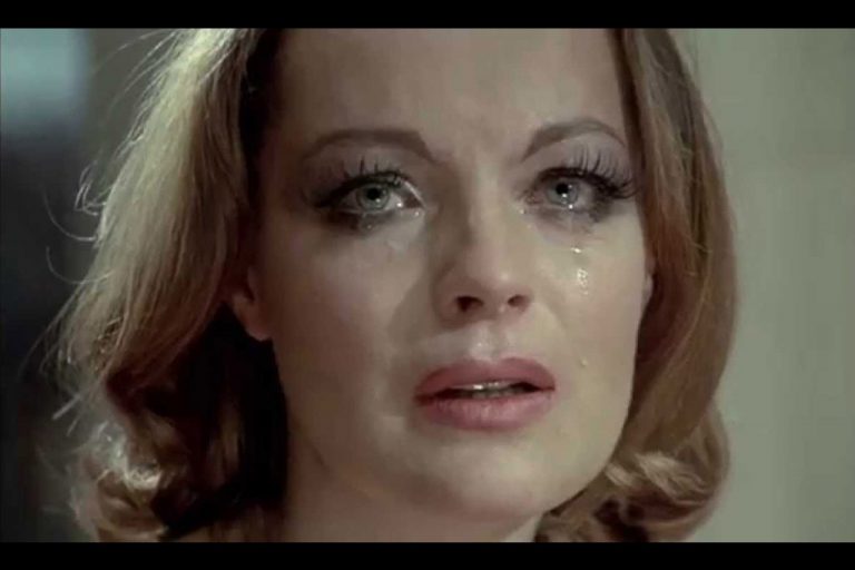 Screen capture of L'important c'est d'aimer(1975)